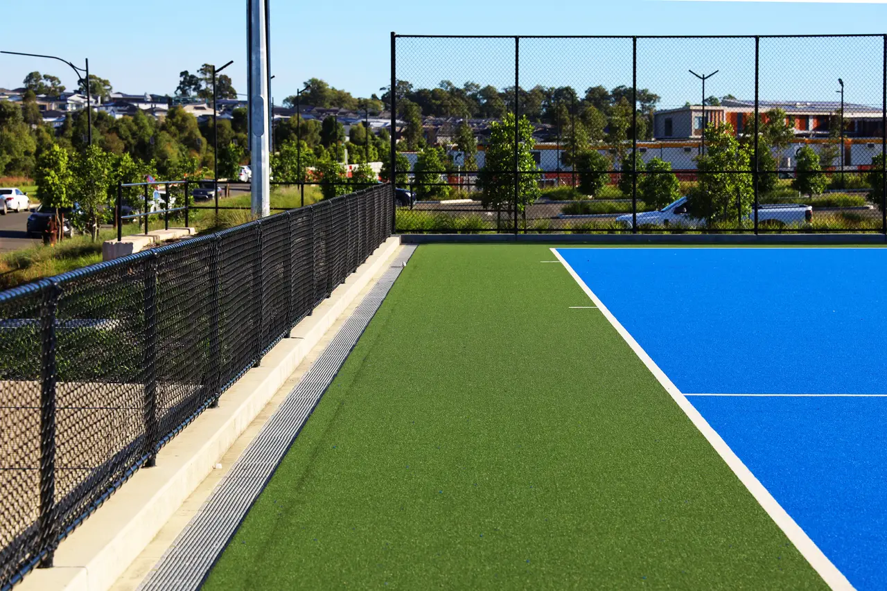 Ball-stop fencing for a synthetic hockey pitch and sports fields
