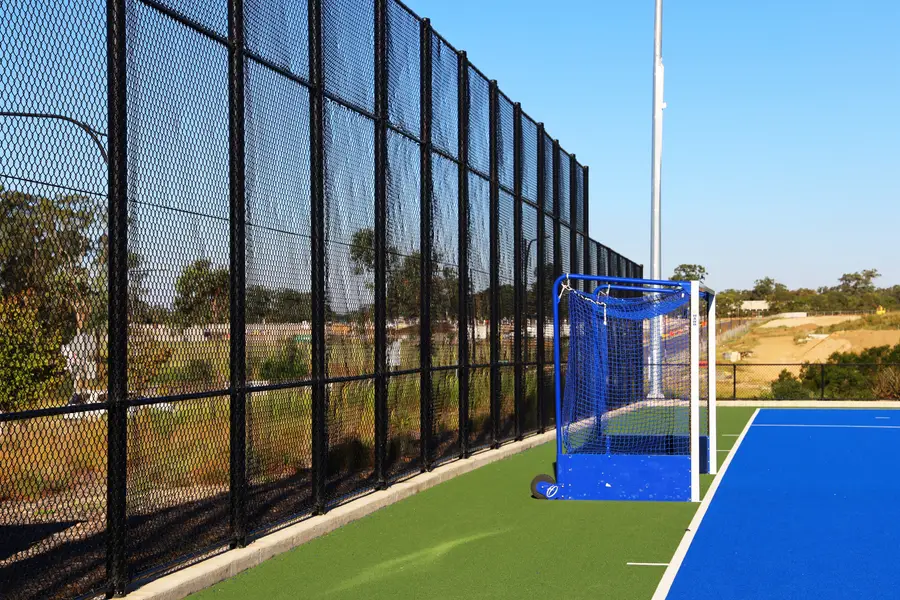 Ball-stop fencing for a synthetic hockey pitch and sports fields, image 2