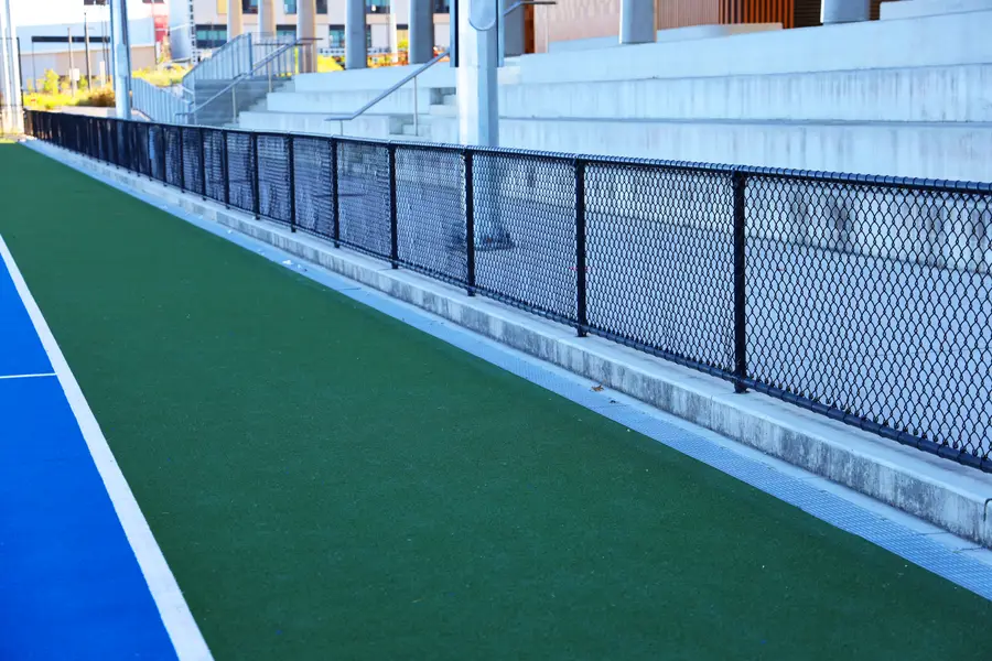 Ball-stop fencing for a synthetic hockey pitch and sports fields, image 7