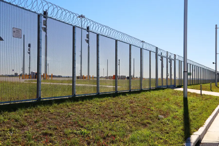 Anti-climb boundary and sliding gates for a logistics yard, image 2