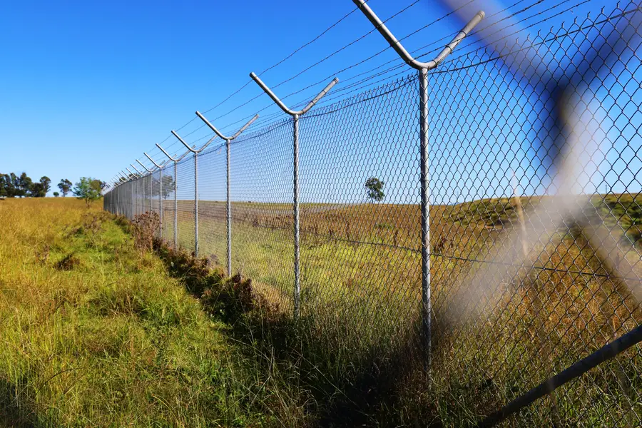 Long-run galvanised boundary for a rural property, image 3