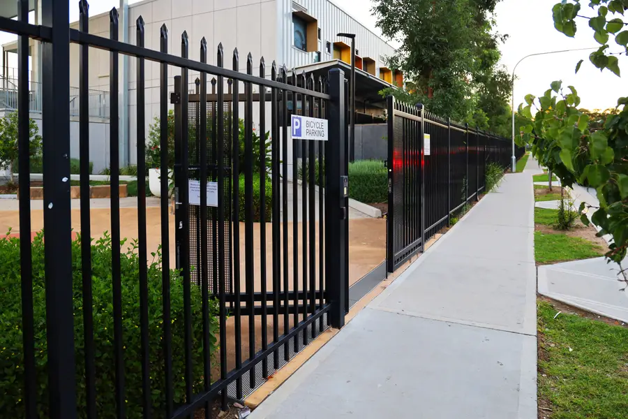 School perimeter with controlled pedestrian entry, image 2