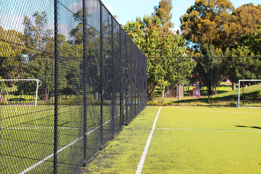 Ball-stop fencing for a synthetic hockey pitch and sports fields, image 11