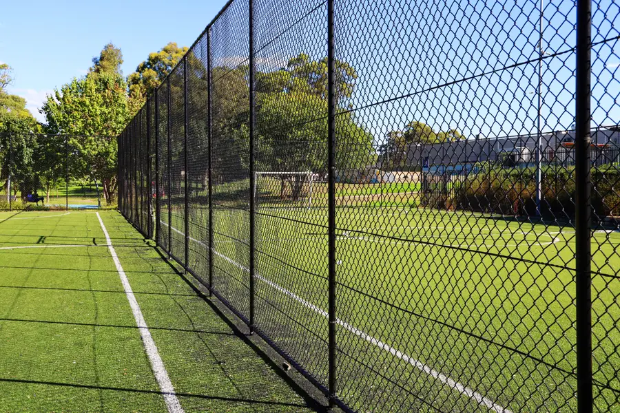 Ball-stop fencing for a synthetic hockey pitch and sports fields, image 10