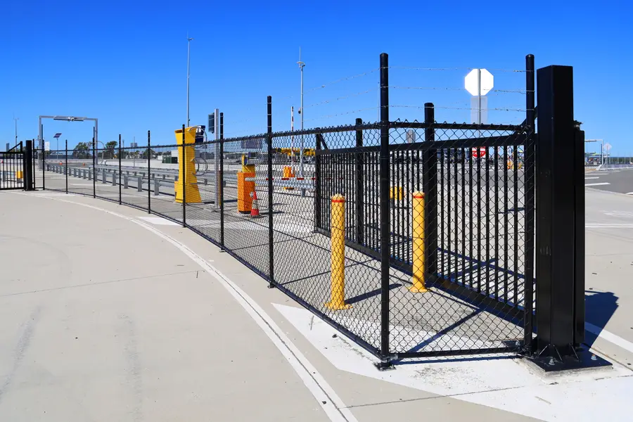 Anti-climb boundary and sliding gates for a logistics yard, image 12